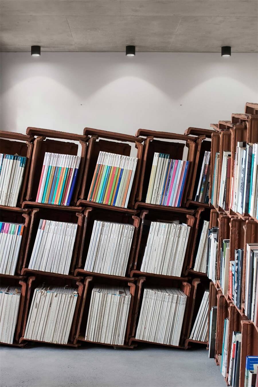 改造空間,建築設計,建築改造,空間重構,陶瓷磚,建築工作室設計,Luigi Rosselli,建築師自己的工作室