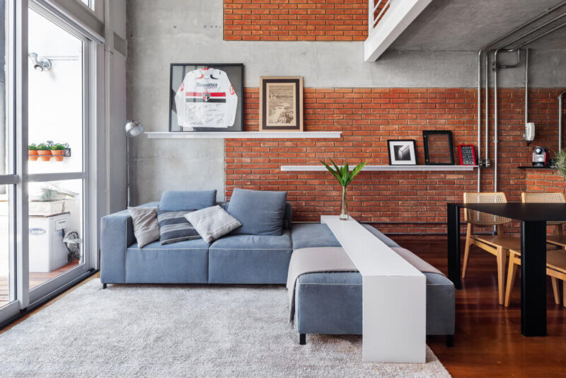 溫潤而粗狂！巴西80平米挑高Loft單身男子公寓