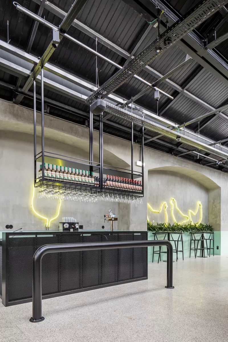 餐飲空間,餐廳設計,國外餐廳設計,工業風餐廳設計,優雅工業風餐廳設計,建築改造餐廳設計