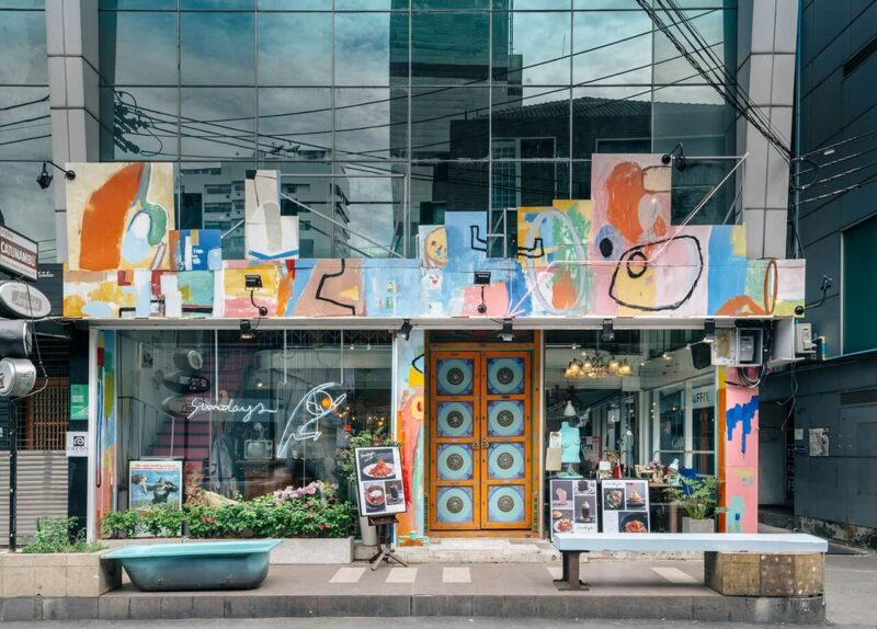 泰國曼穀一家古怪而迷人的餐廳咖啡館設計