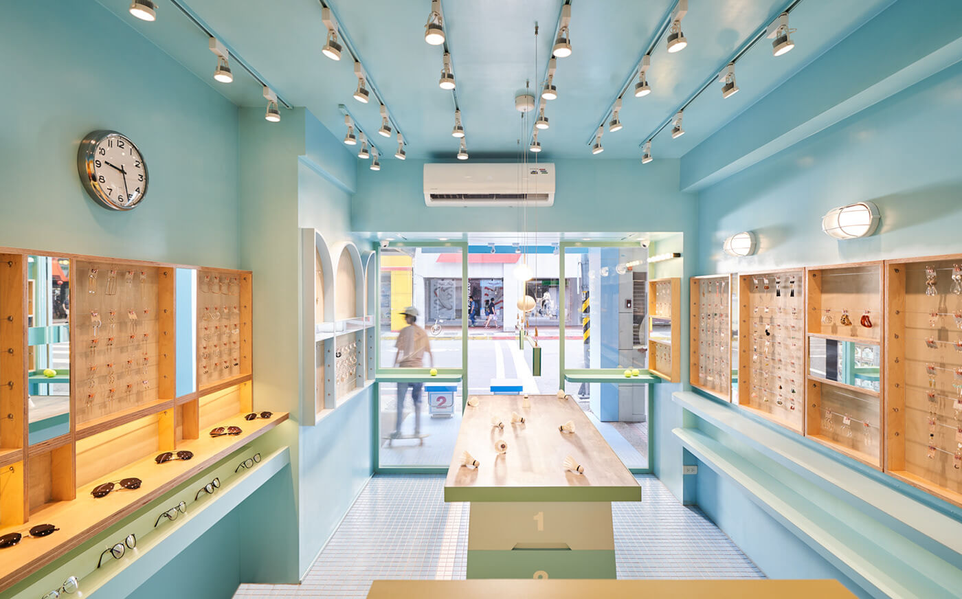 商業空間,體育用品店設計,小商店設計,色彩主義設計,撞色空間