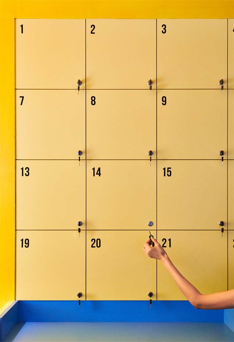 商業空間,體育用品店設計,小商店設計,色彩主義設計,撞色空間