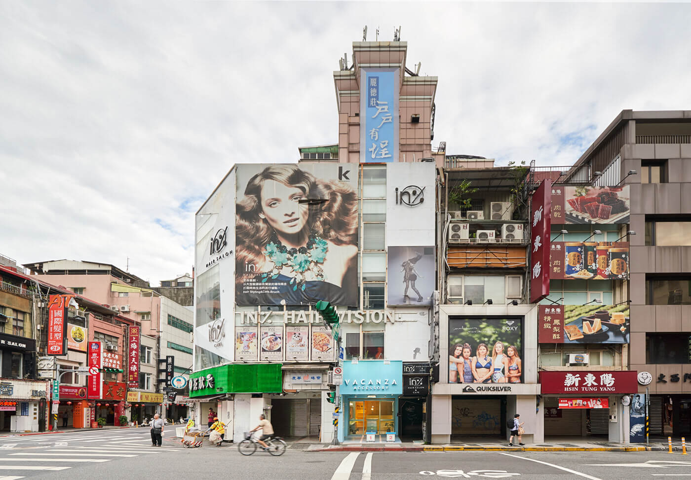 商業空間,體育用品店設計,小商店設計,色彩主義設計,撞色空間