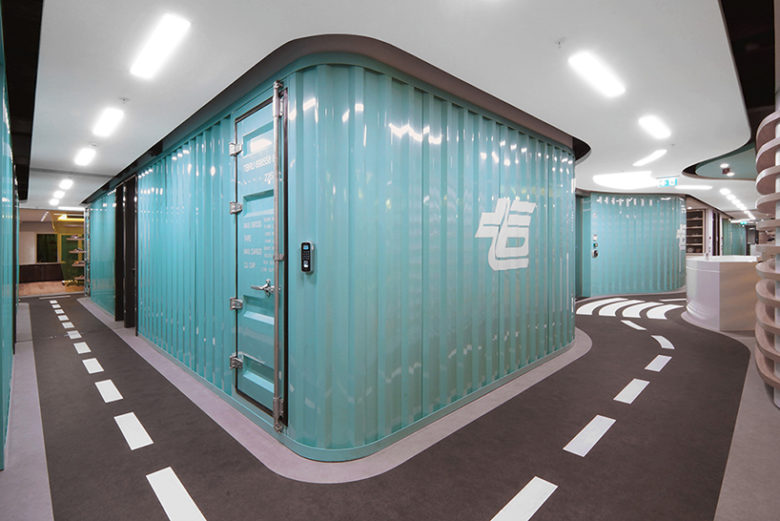 辦公空間,物流公司辦公室設計,國外辦公室設計,開放式辦公室設計,集裝箱元素