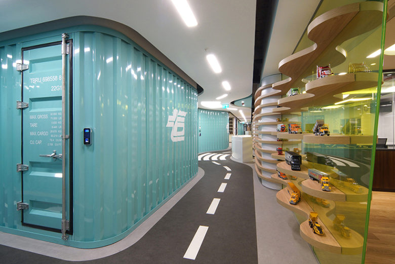 辦公空間,物流公司辦公室設計,國外辦公室設計,開放式辦公室設計,集裝箱元素