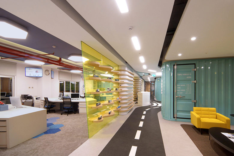 辦公空間,物流公司辦公室設計,國外辦公室設計,開放式辦公室設計,集裝箱元素