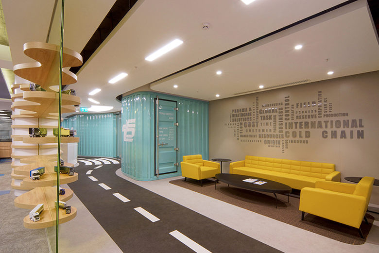 辦公空間,物流公司辦公室設計,國外辦公室設計,開放式辦公室設計,集裝箱元素