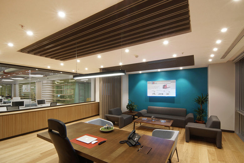 辦公空間,物流公司辦公室設計,國外辦公室設計,開放式辦公室設計,集裝箱元素