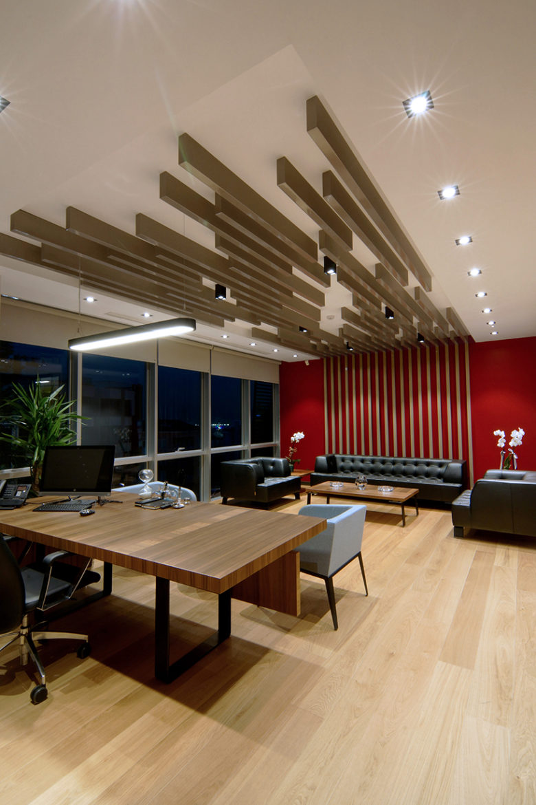 辦公空間,物流公司辦公室設計,國外辦公室設計,開放式辦公室設計,集裝箱元素