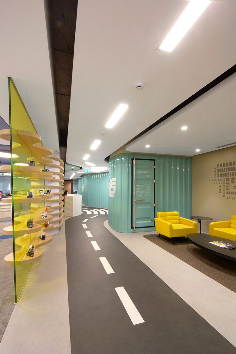 辦公空間,物流公司辦公室設計,國外辦公室設計,開放式辦公室設計,集裝箱元素