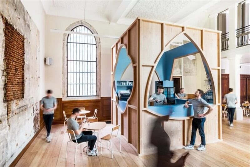 建築改造之比利時聖約翰教堂改造當代哥特式酒吧