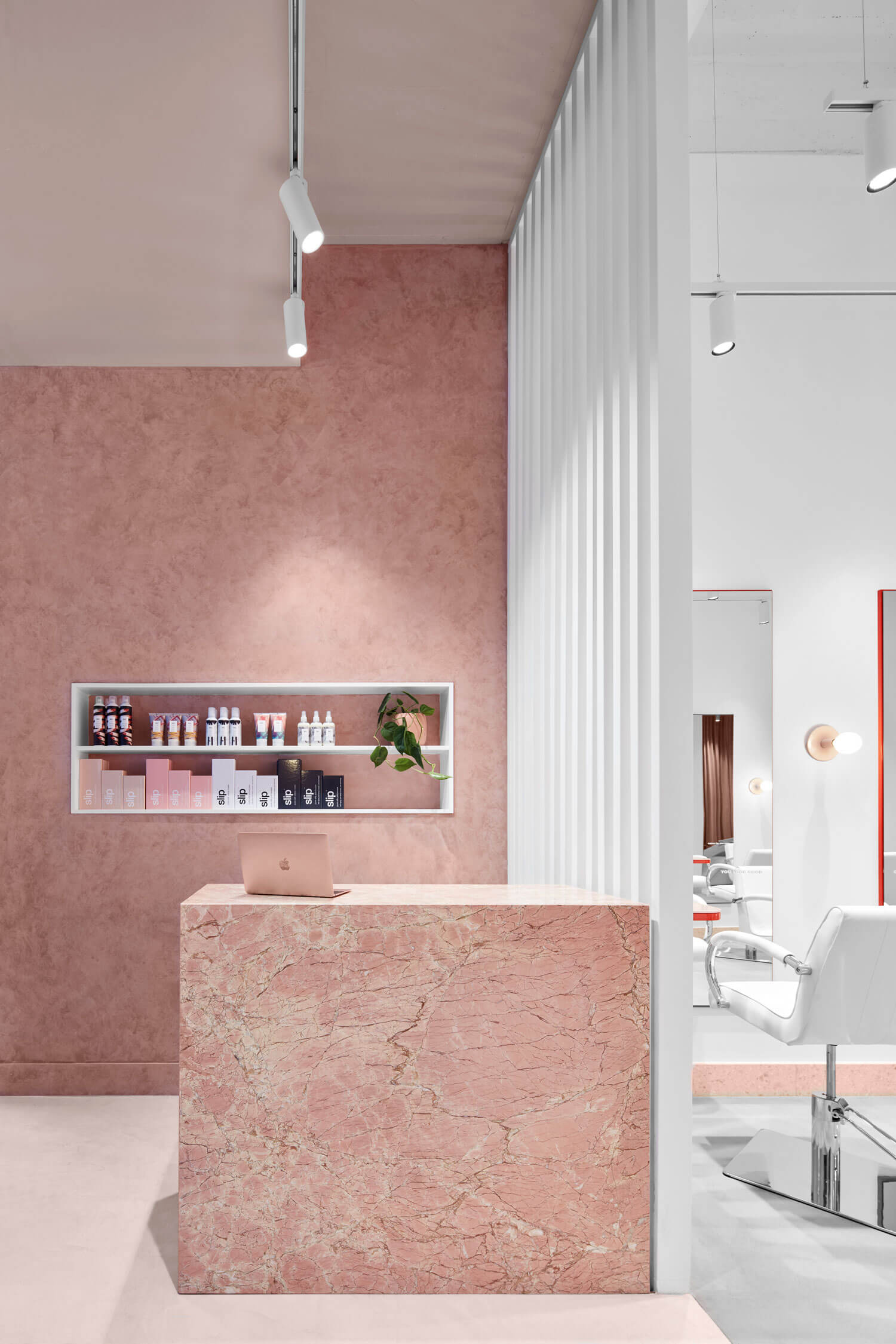 理發店設計,網紅店設計,粉色店麵設計,國外理發店設計