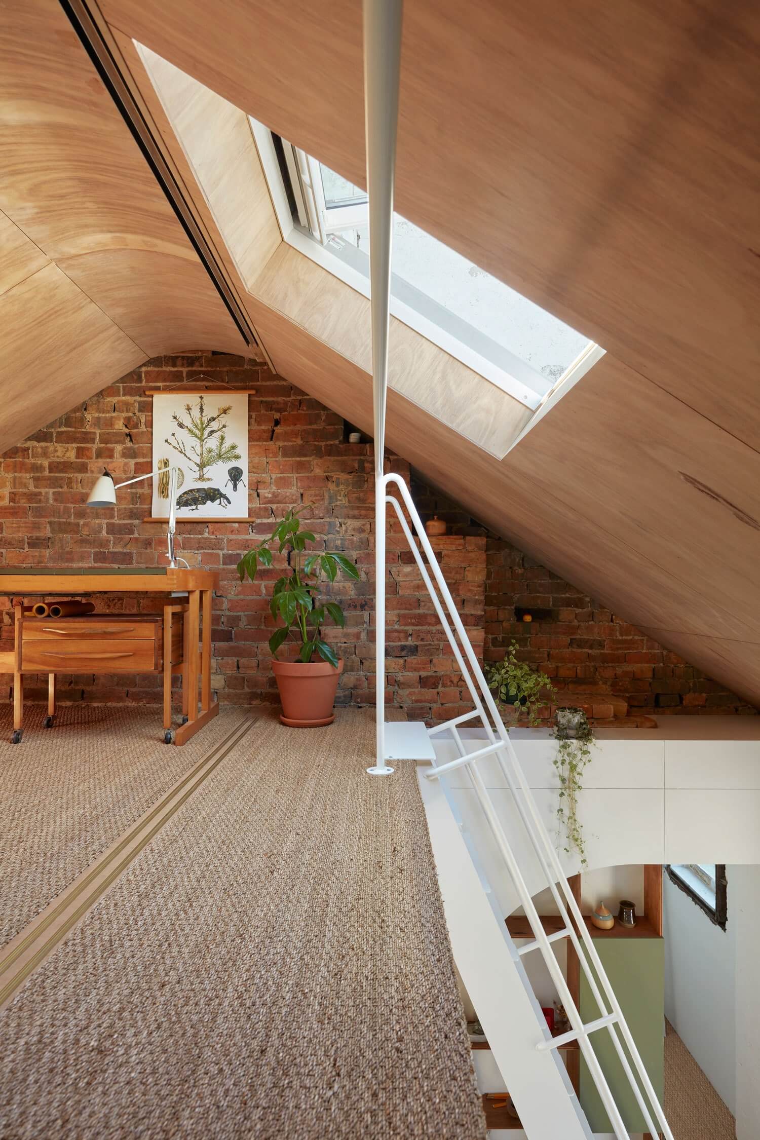 建築改造，閣樓改造，酒吧改造，粉色，軍綠色，鋼結構閣樓，水磨石，墨爾本，澳大利亞