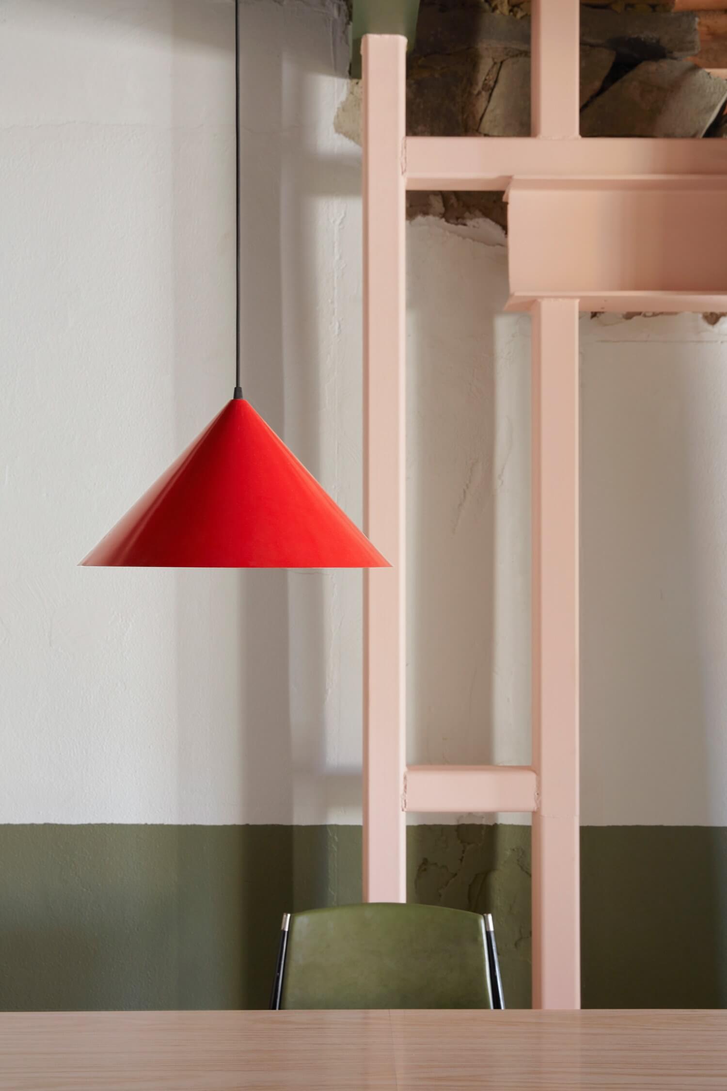 建築改造，閣樓改造，酒吧改造，粉色，軍綠色，鋼結構閣樓，水磨石，墨爾本，澳大利亞