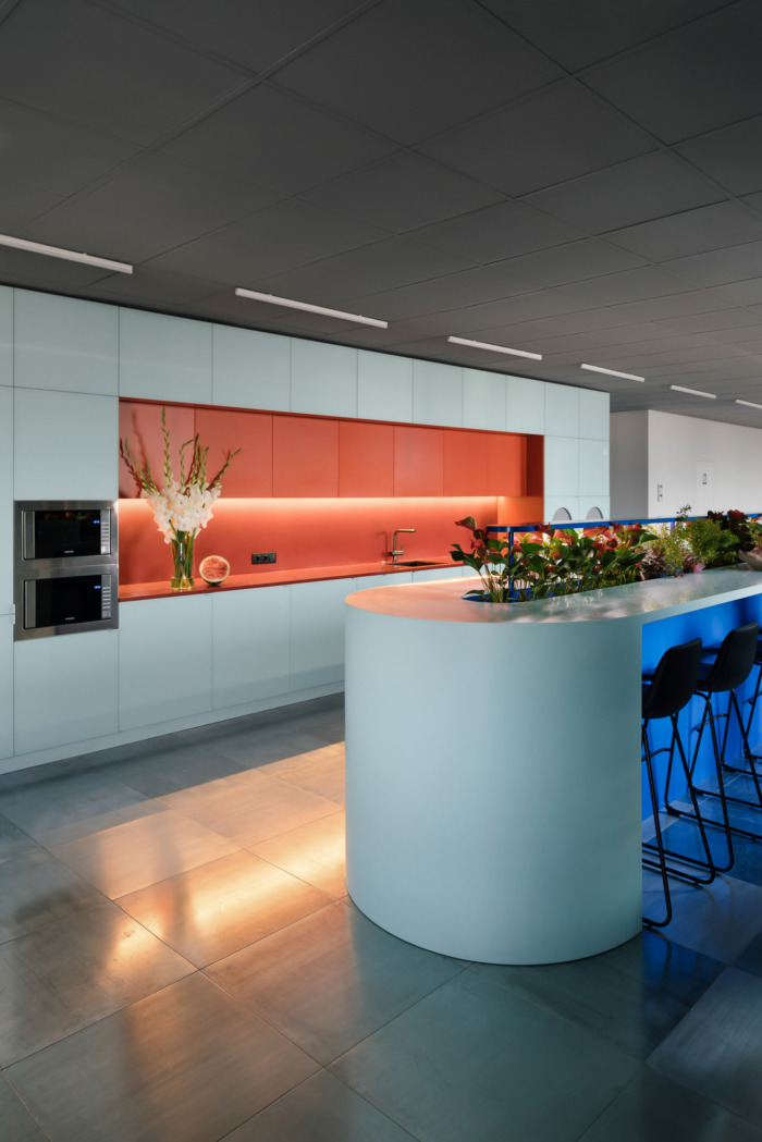 辦公室設計，現代風格辦公空間，遊戲公司辦公室設計，色彩構成，國外辦公室設計