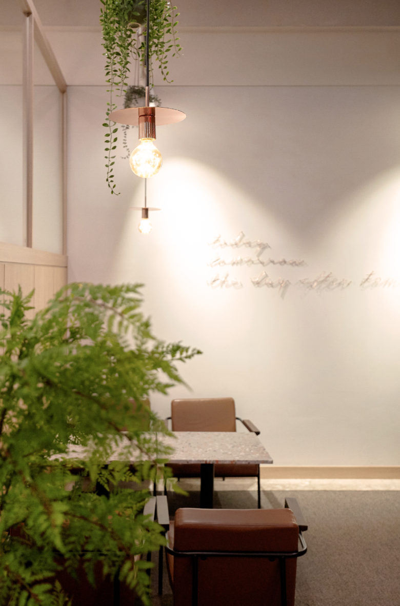 咖啡廳,咖啡廳設計,明亮簡潔風格咖啡廳設計,韓國ttt咖啡廳,水磨石