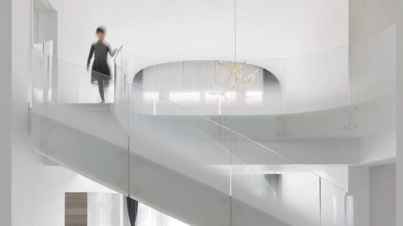 kos+zerebecky為上海這座豪宅設計了雕塑感雲梯