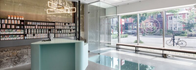 蒙特利爾廢棄照相館改造獸醫醫院和住宅設計