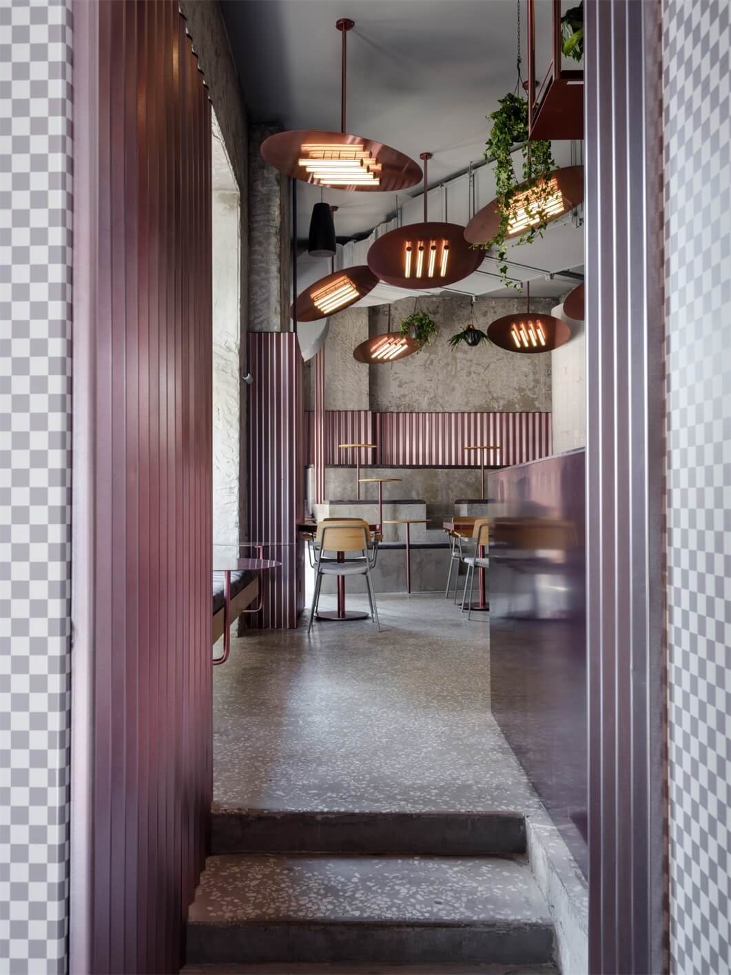 餐飲空間,熏肉吧,粉色元素,建築改造,工業風餐廳