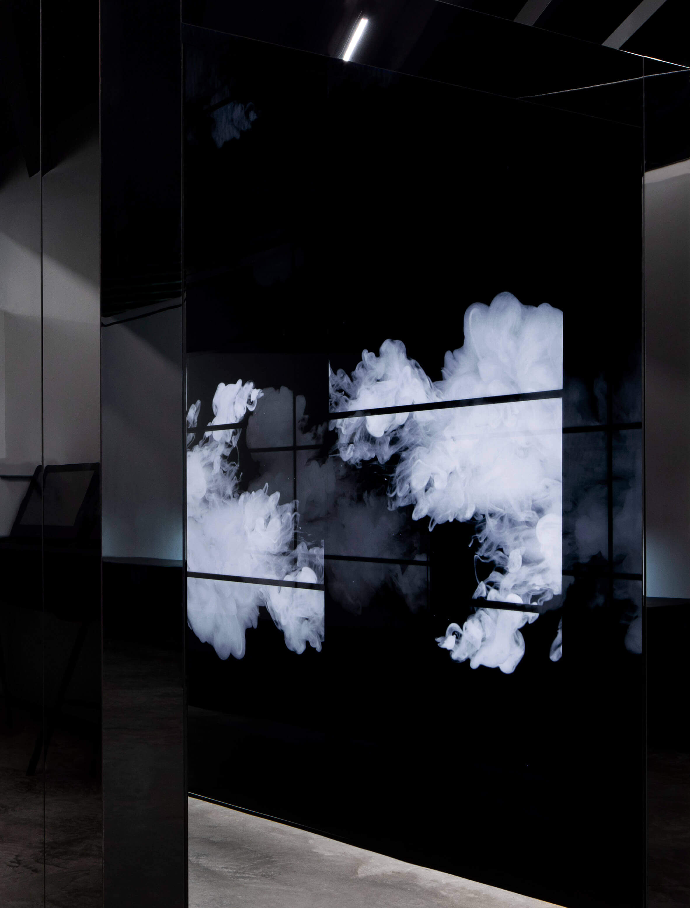 商業空間，國外商業設計，紋身店，高級紋身店，單色係，黑白色調