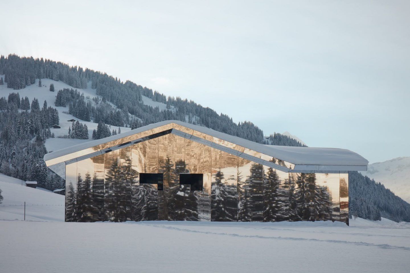 度假酒店裝置，瑞士設計，Doug Aitken，裝置藝術，鏡麵藝術，鏡麵反射