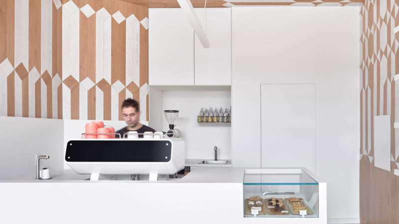 Batay-Csorba  | 加拿大Milky’s咖啡吧