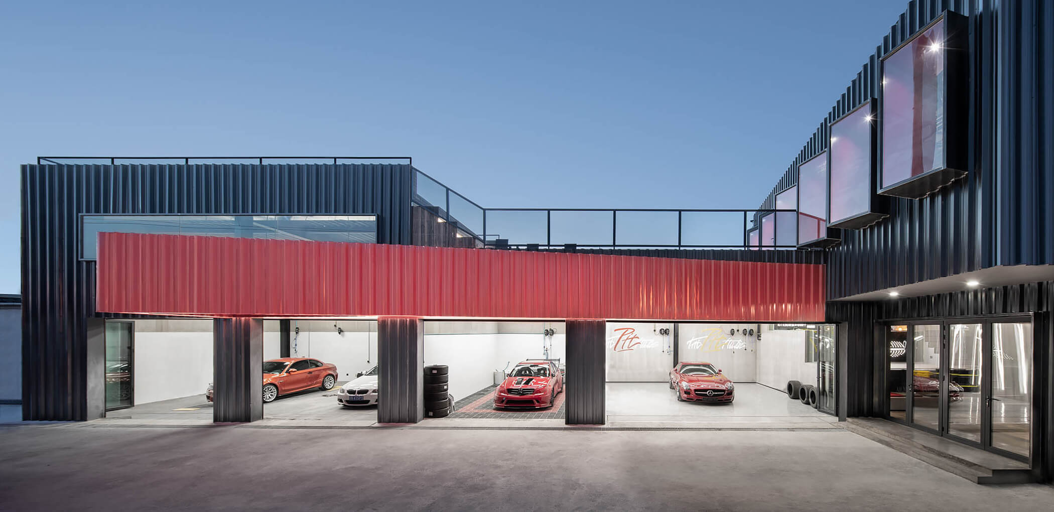 商業空間,汽車俱樂部,建築設計,建築改造,The Pit House,社交空間