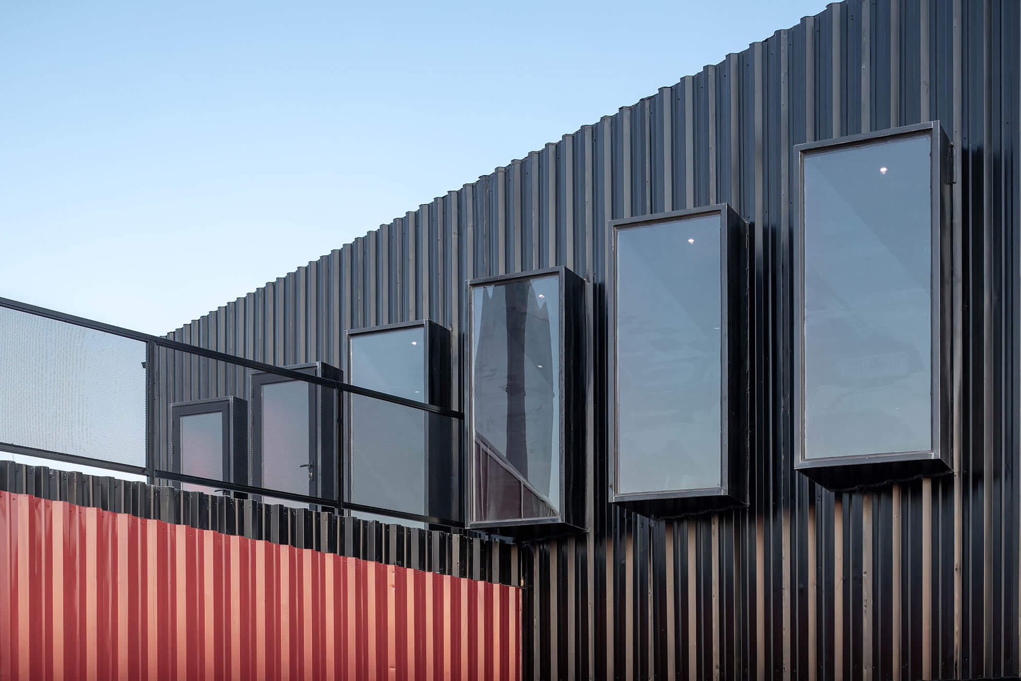 商業空間,汽車俱樂部,建築設計,建築改造,The Pit House,社交空間