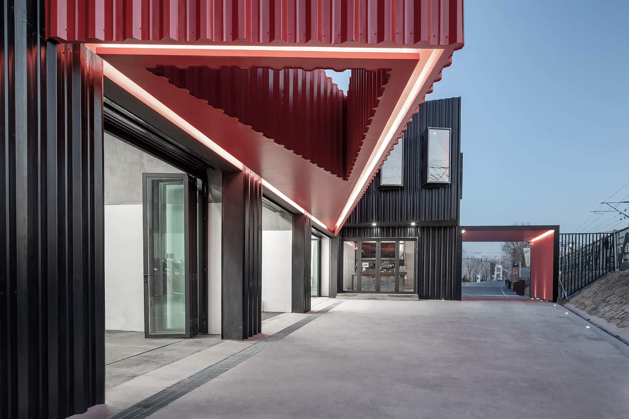 商業空間,汽車俱樂部,建築設計,建築改造,The Pit House,社交空間