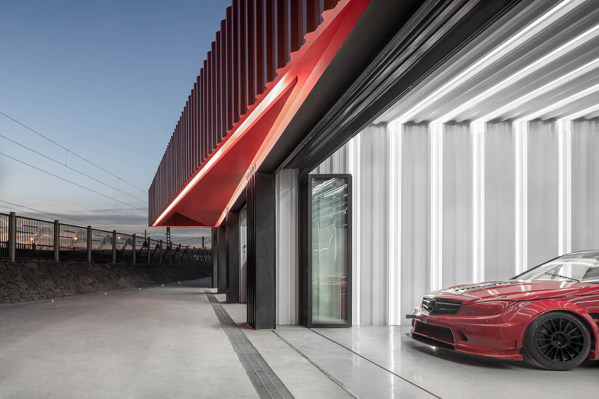 商業空間,汽車俱樂部,建築設計,建築改造,The Pit House,社交空間