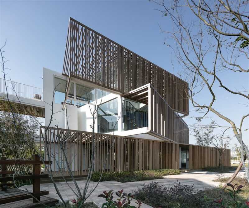 億端國際設計︱集裝箱衍生出的空間折疊