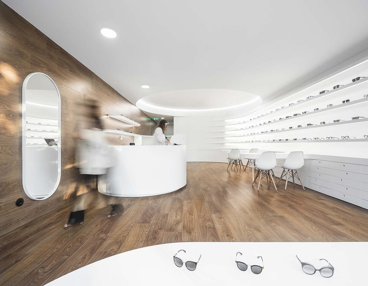 商業空間，眼鏡店設計，葡萄牙，國外商業空間設計，Tsou Arquitectos 
