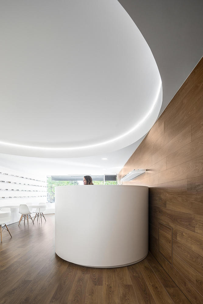 商業空間，眼鏡店設計，葡萄牙，國外商業空間設計，Tsou Arquitectos 