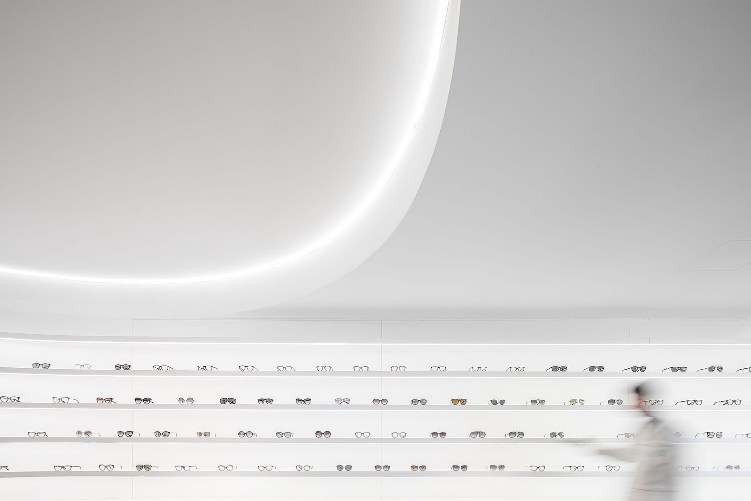 商業空間，眼鏡店設計，葡萄牙，國外商業空間設計，Tsou Arquitectos 