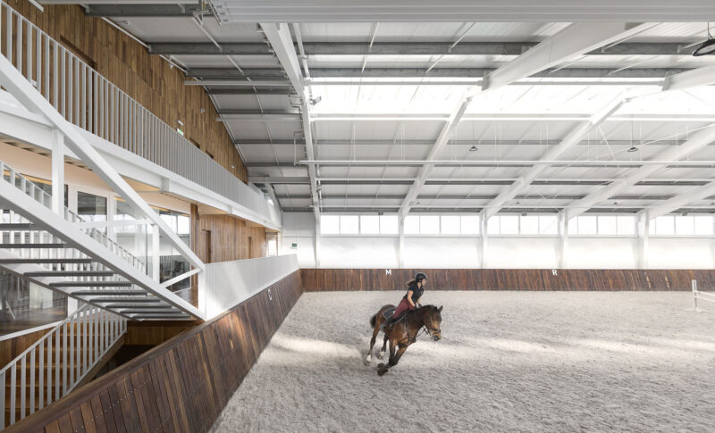 Drozdov & Partners | 哈爾科夫河畔馬術俱樂部