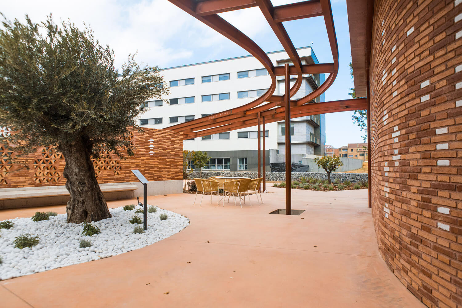 公共空間，醫療建築，醫療設施，Miralles Tagliabue EMBT，巴塞羅那，癌症治療中心