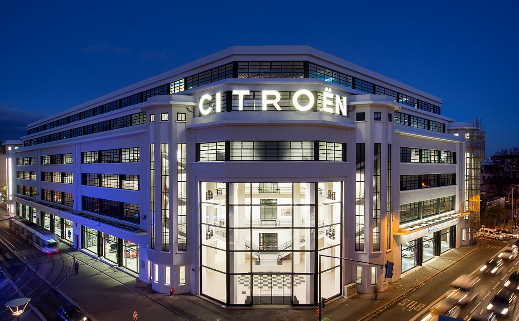 修迪建築設計，SUD Architectes，建築改造，法國，雪鐵龍Citroën，車庫改造