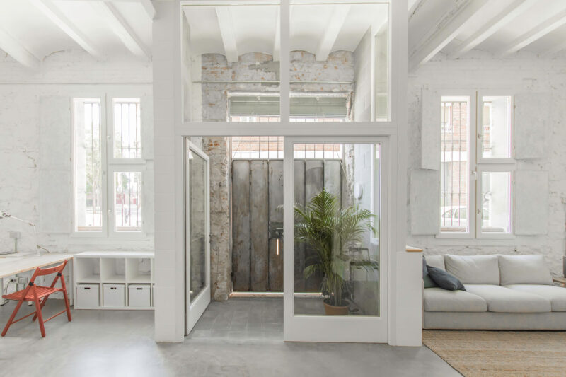 西班牙一間90平米純白單層房屋改造