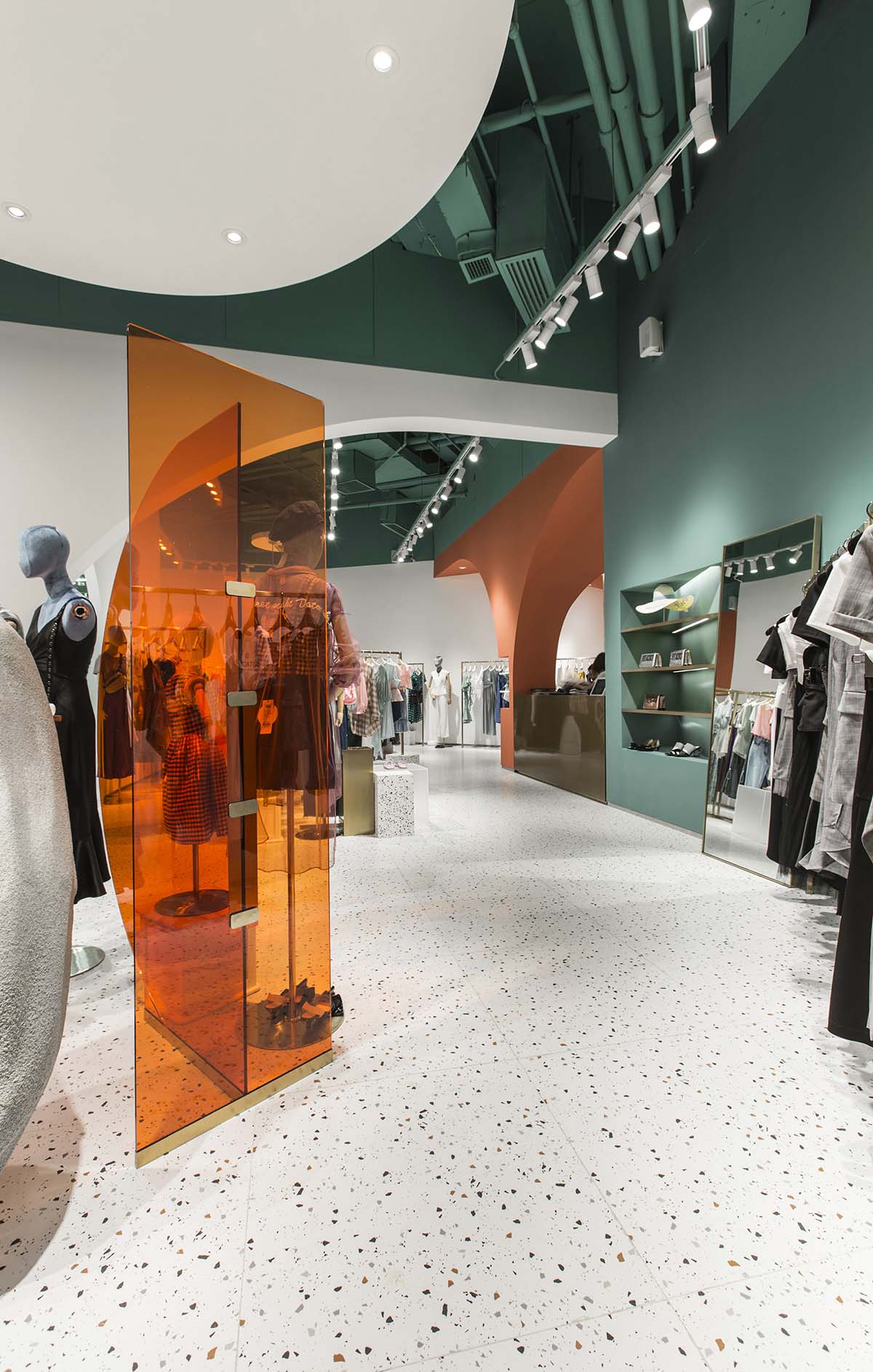 柏納德空間設計 ,女裝店設計,DOTACOKO女裝店,深圳網紅店設計,深圳女裝品牌店設計