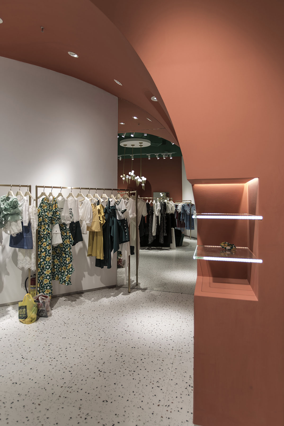 柏納德空間設計 ,女裝店設計,DOTACOKO女裝店,深圳網紅店設計,深圳女裝品牌店設計