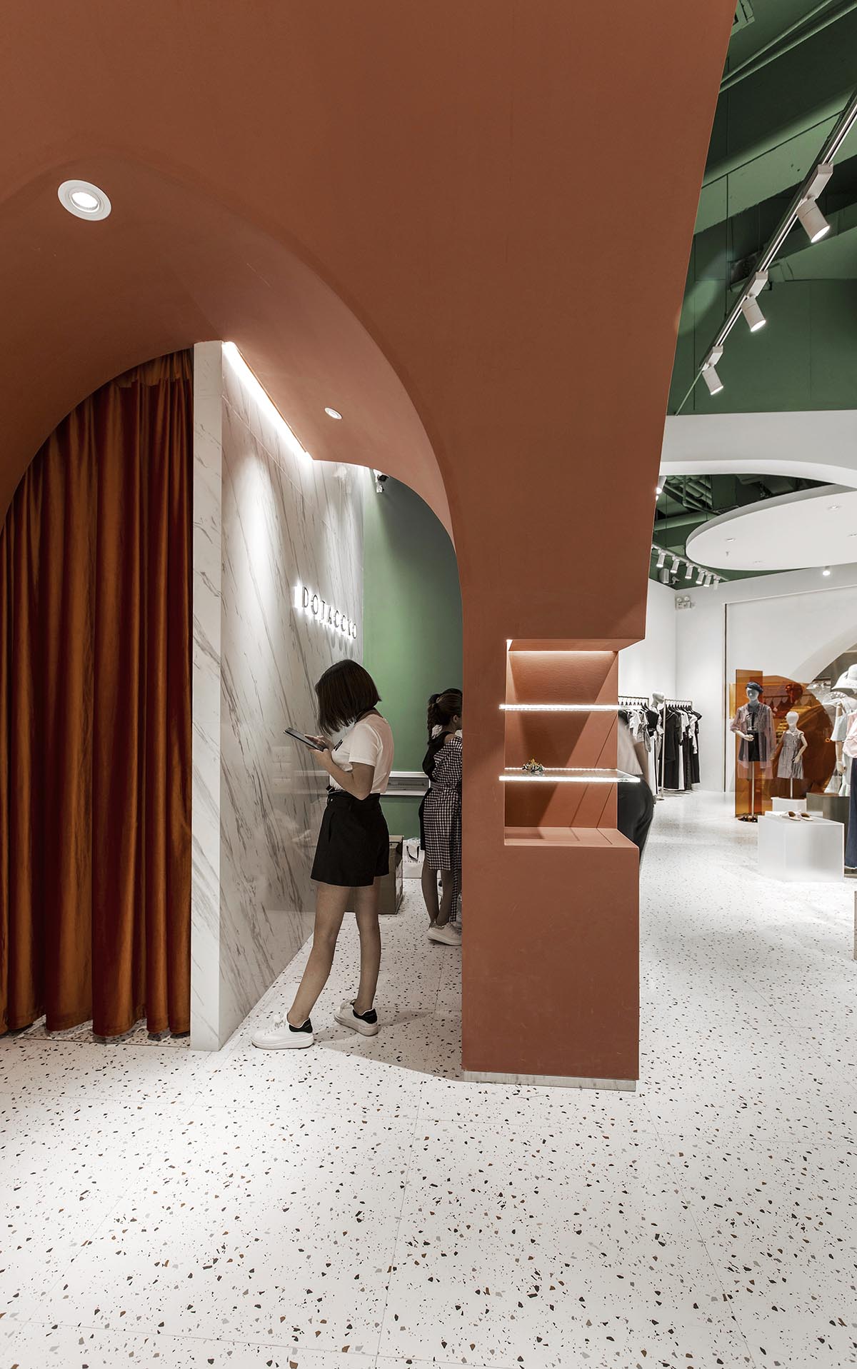 柏納德空間設計 ,女裝店設計,DOTACOKO女裝店,深圳網紅店設計,深圳女裝品牌店設計