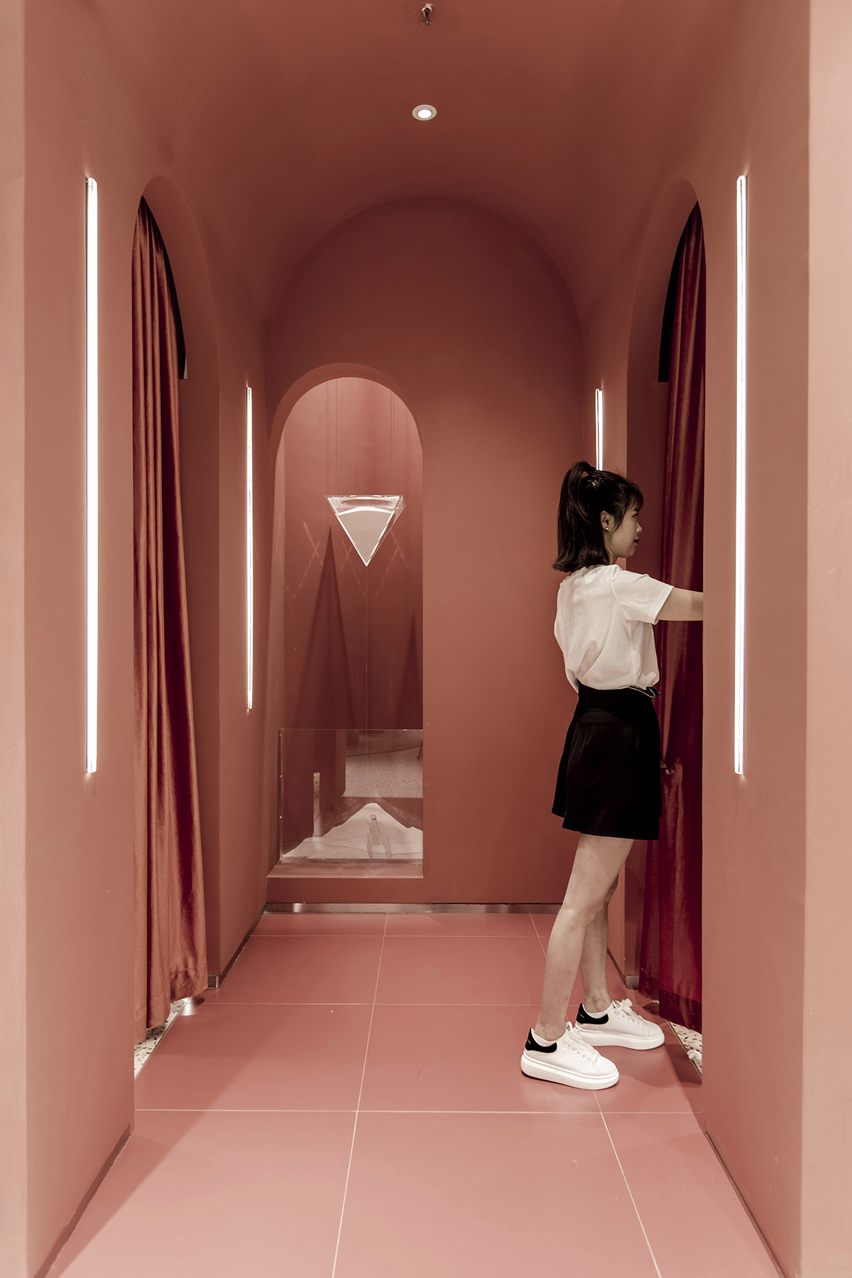 柏納德空間設計 ,女裝店設計,DOTACOKO女裝店,深圳網紅店設計,深圳女裝品牌店設計