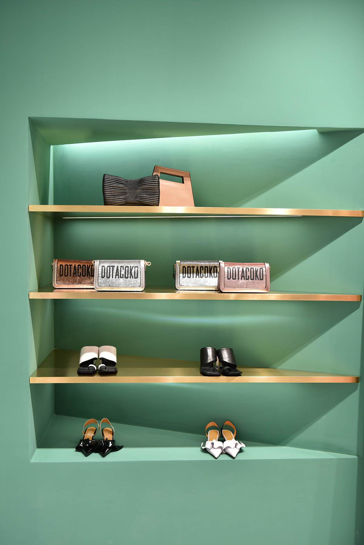 柏納德空間設計 ,女裝店設計,DOTACOKO女裝店,深圳網紅店設計,深圳女裝品牌店設計