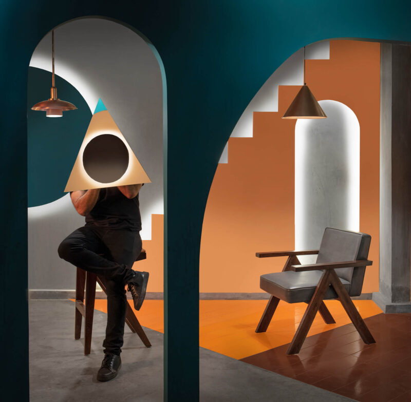 Renesa | 印度Unlocked解構主義主題酒吧