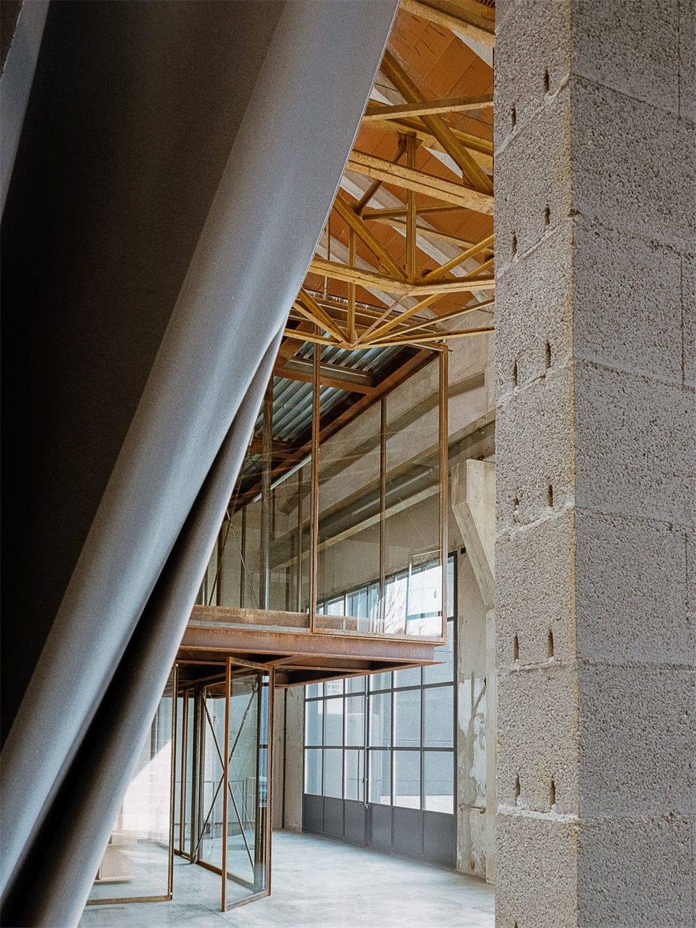 辦公空間，國外辦公室設計，工業風辦公室，廠房改造，建築改造