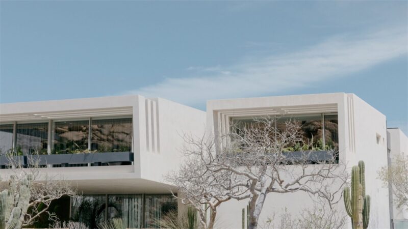 墨西哥度假小鎮藝術收藏者的白色沙灘別墅