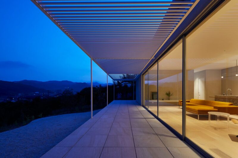 2id Architects | 日本柑橘種植園裏的白色超極簡住宅