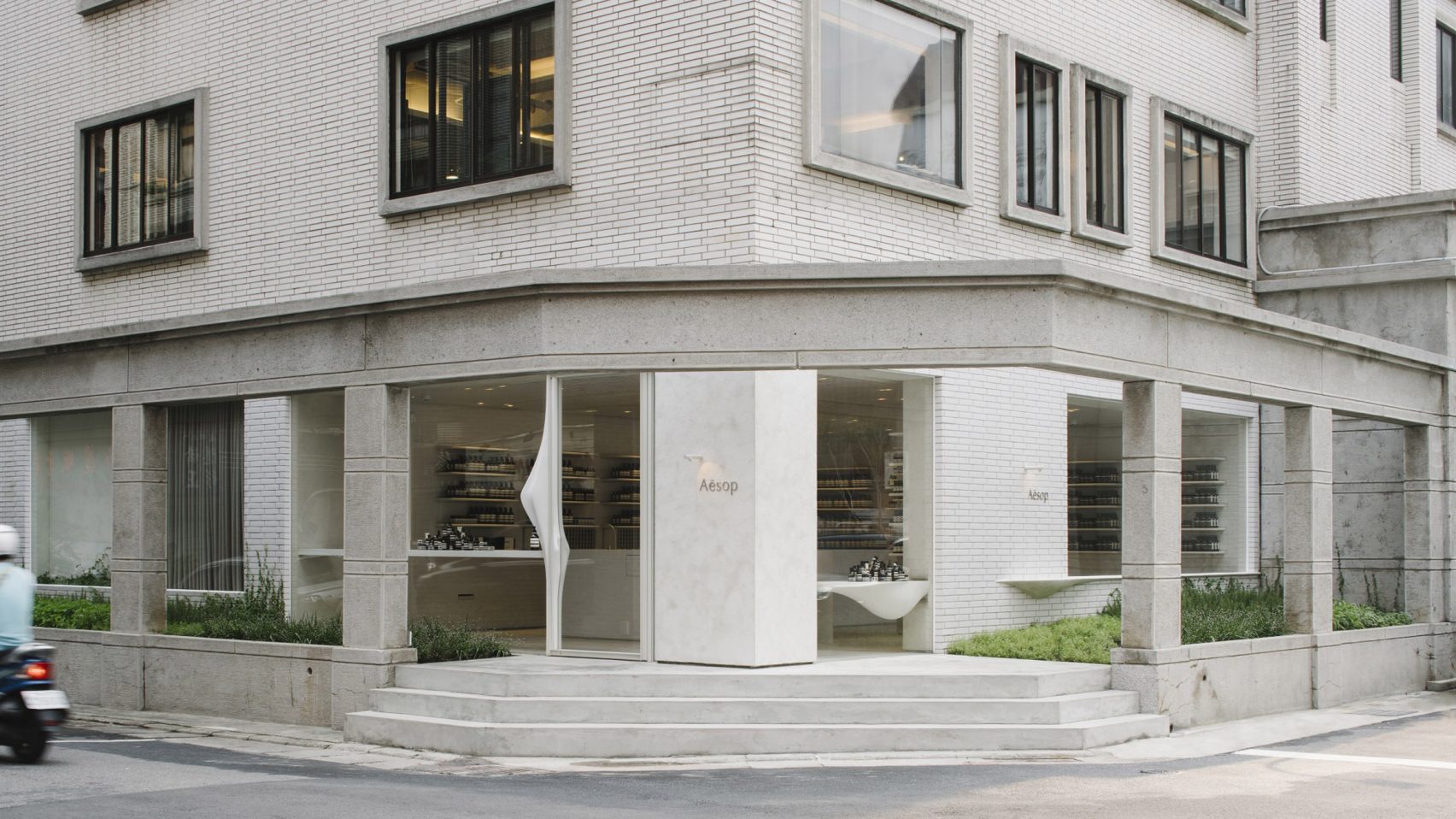 商業空間,零售空間,伊索Aesop,零售店設計,Mlkk Studio