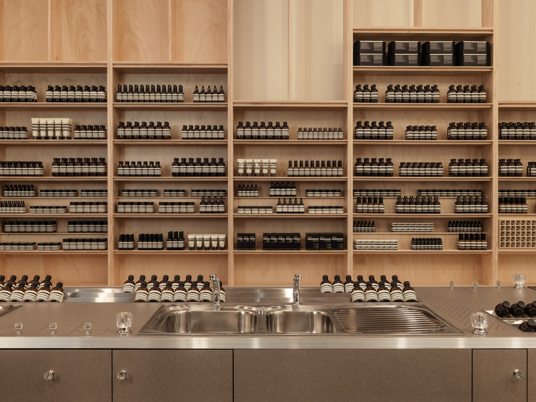 商業空間,零售空間,伊索Aesop,零售店設計,Mlkk Studio