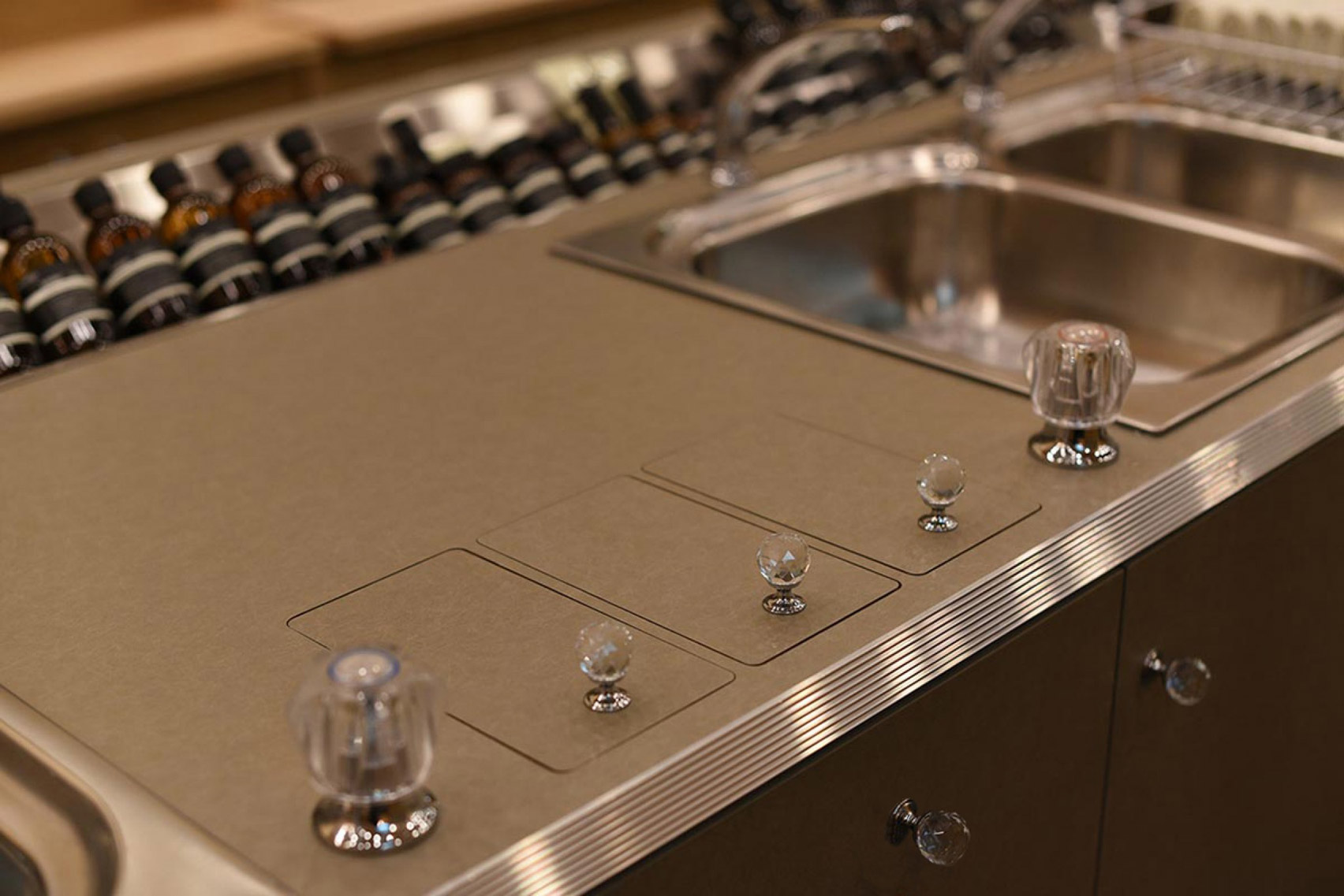 商業空間,零售空間,伊索Aesop,零售店設計,Mlkk Studio